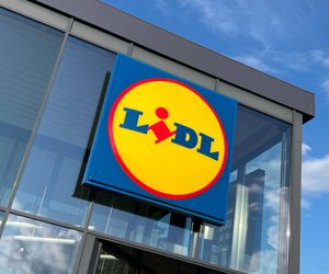 Mit Farbwechsel: Die Akku-Tischleuchte von Lidl peppt Balkon und Garten auf