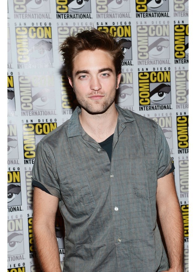 Robert Pattinson ist ausgezogen. Robert Pattinson ist ausgezogen.