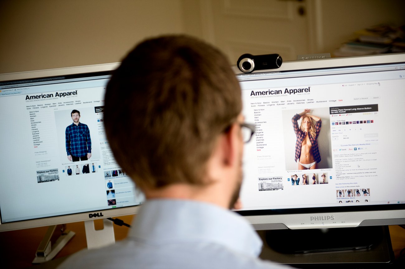 Vergleicht man die Darstellung von Frauen und Männern in der Werbung, merkt man deutliche Unterschiede. Vergleicht man die Darstellung von Frauen und Männern in der Werbung, merkt man deutliche Unterschiede.