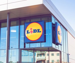 Dieser Weihnachtsbaumständer von Lidl ist praktisch UND stylish – und kostet nur 15 Euro