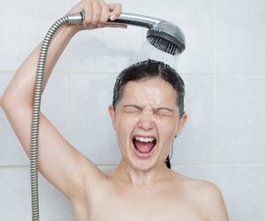 Gesicht waschen: Das No-Go unter der Dusche