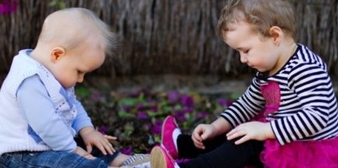 Kinderbetreuung in KiTas oder bei Tagesmüttern. Kinderbetreuung in KiTas oder bei Tagesmüttern.