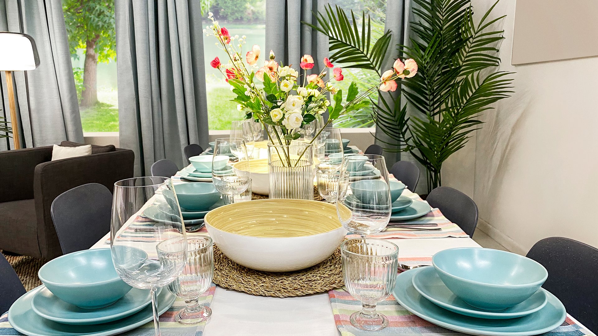 Mit-diesen-5-stylishen-Highlights-wird-dein-Tisch-zur-B-hne-f-r-den-perfekten-Abend-mit-Freunden