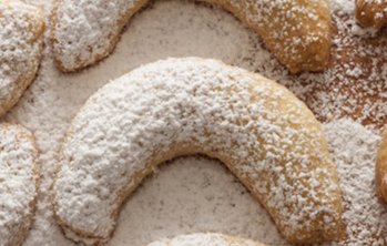 Zartschmelzende Vanillekipferl - Hier geht's zum Rezept Zartschmelzende Vanillekipferl - Hier geht's zum Rezept
