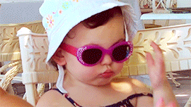 Baby mit Sonnenbrille