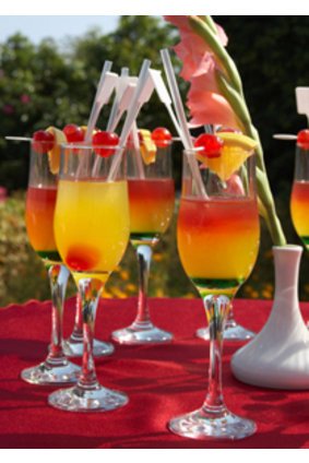 Gut gekühlte Cocktails auf einem Grillabend Gut gekühlte Cocktails auf einem Grillabend