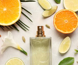 Perfekter Sandelholz-Duft für den Strand: Dieses Rossmann-Parfum versprüht Lebensfreude