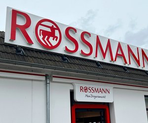 Mit diesem glitzernden Rossmann-Eyeliner gelingen dir außergewöhnliche Looks