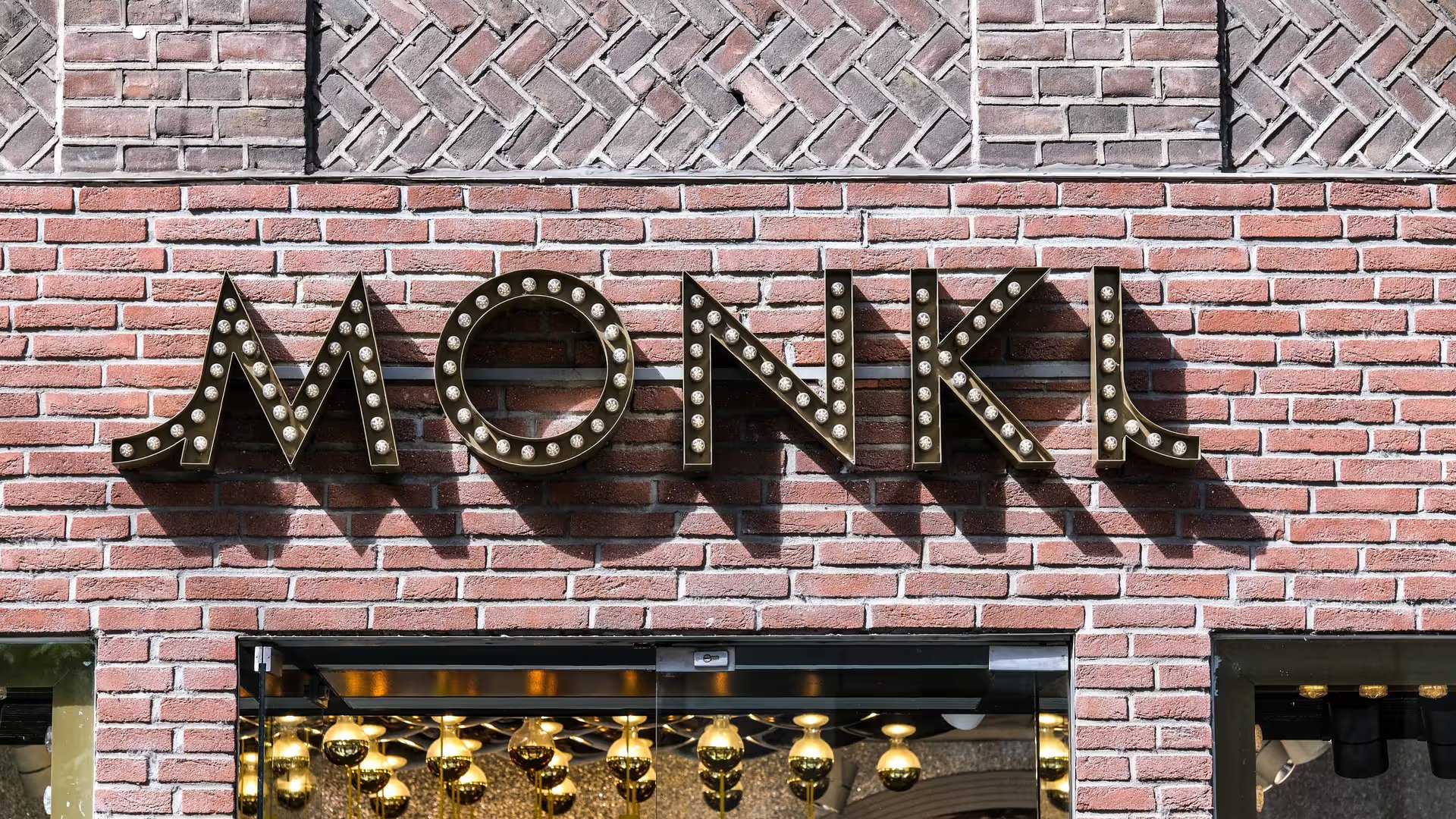 Sale bei Monki: Deine Lieblings-Mode gibt es jetzt 20 % günstiger