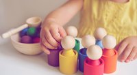 Alleine spielen: So förderst du dein Kind