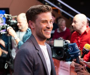 Jannik Schümanns Freund: Der Schauspieler ist verlobt!