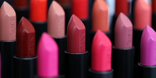 Orgasm und Glow Job: 10 skurrile Make-up-Namen