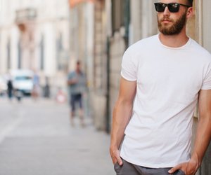 Statt normaler T-Shirts tragen Männer jetzt Crop-Tops