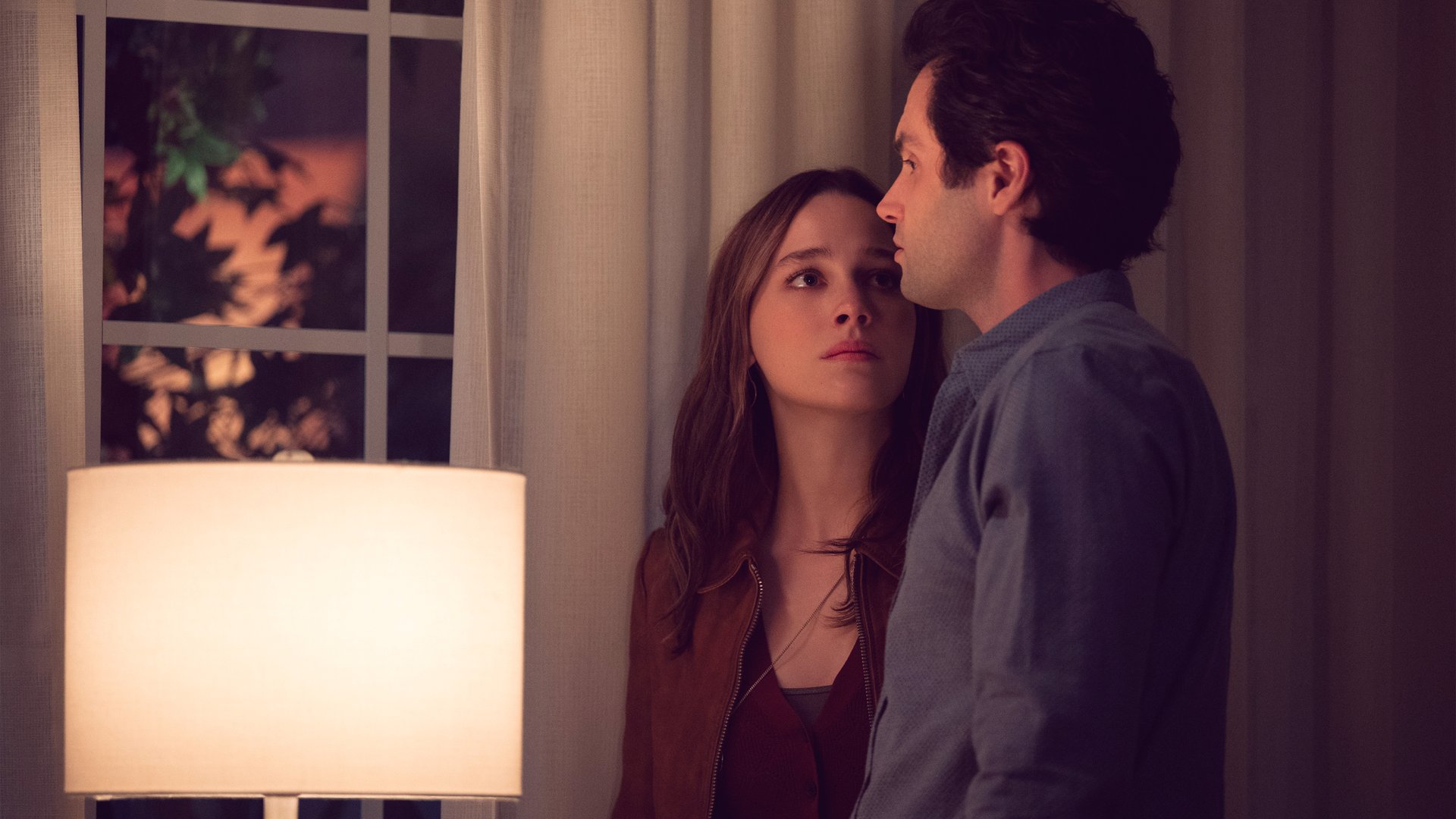 „You“ Staffel 3 Ende Wer stirbt, wer überlebt? Der krasse Plot Twist erklärt!