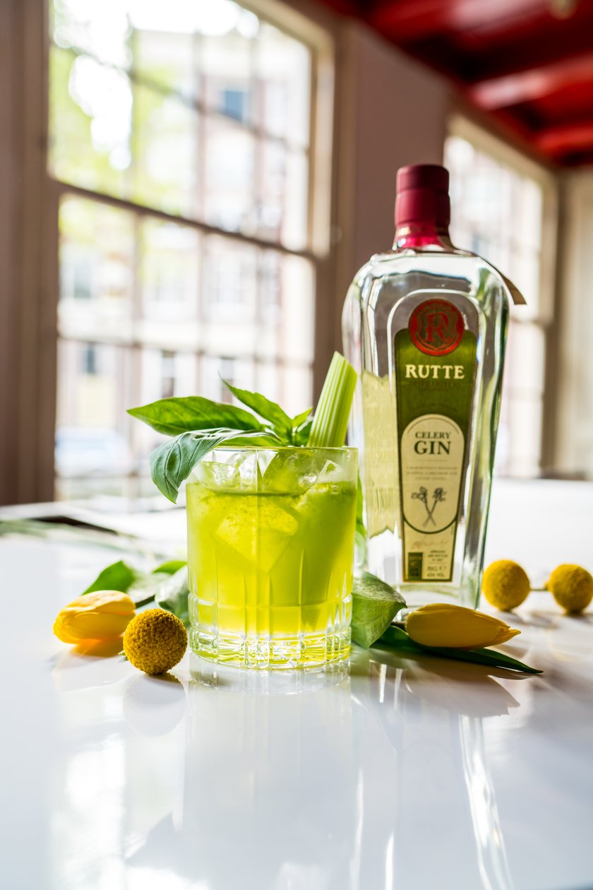 Celery Basil Smash Gin-Cocktail