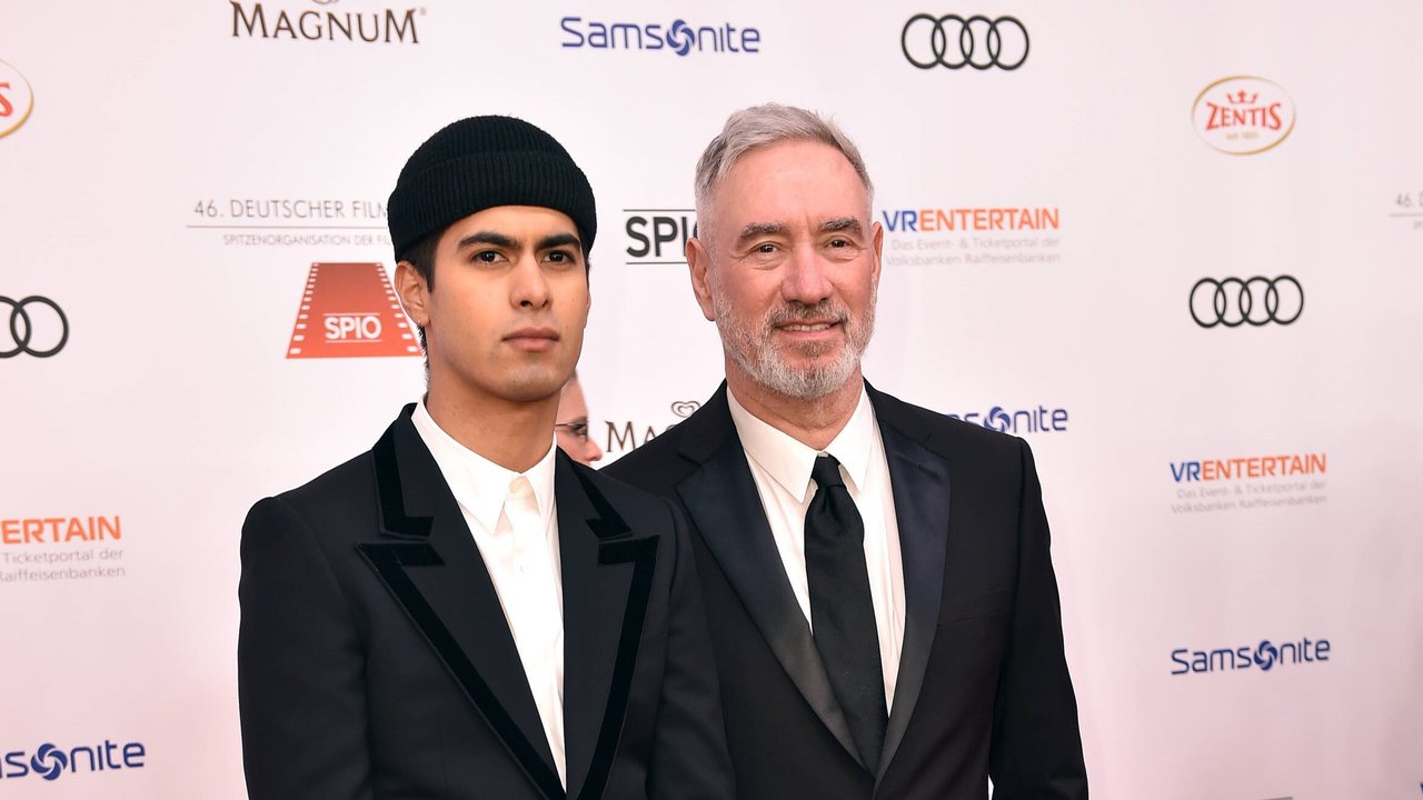 Roland Emmerich und Ehemann Omar de Soto Emmerich beim 46. Deutschen Filmball im Bayerischen Hof in München.