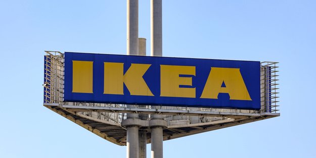 Hell und schick: Diese schlichten Bodenroste von Ikea peppen deinen Balkon auf