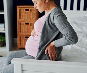 HELLP-Syndrom-Symptome: Diese Anzeichen sollte jede Schwangere kennen
