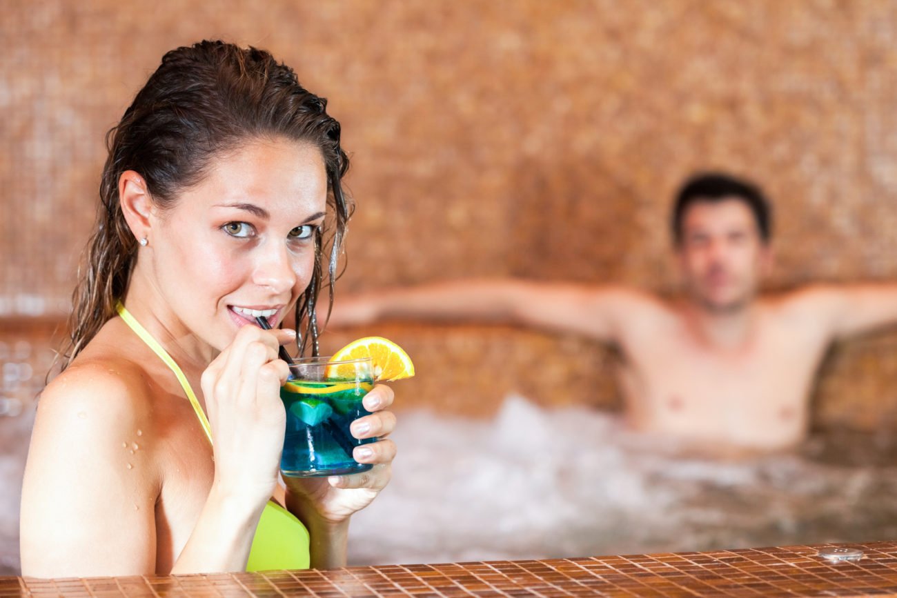 Junges Paar im Spa Junges Paar im Spa
