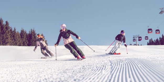 Erster Skiurlaub: Die besten Tipps zu Ausrüstung, Hotels & Skigebieten