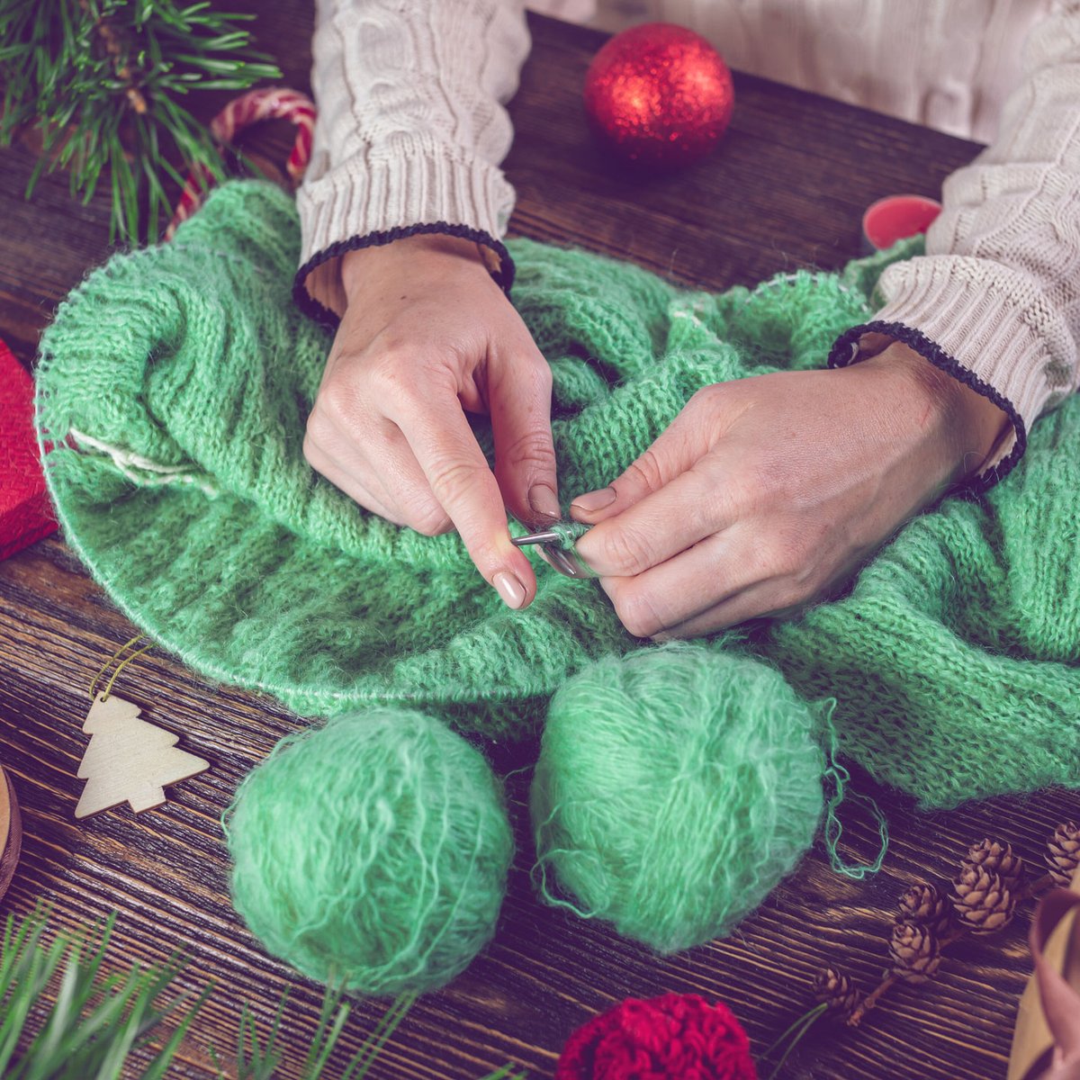 DIY-Weihnachtspulli: Mit dieser Strick- und Filz-Anleitung kriegst du ihn noch bis Weihnachten fertig