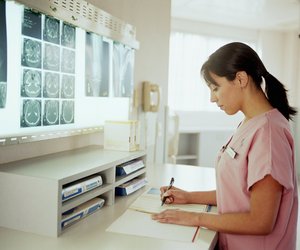 Arbeit als Krankenschwester: So viele Kalorien verbrauchst du im Dienst