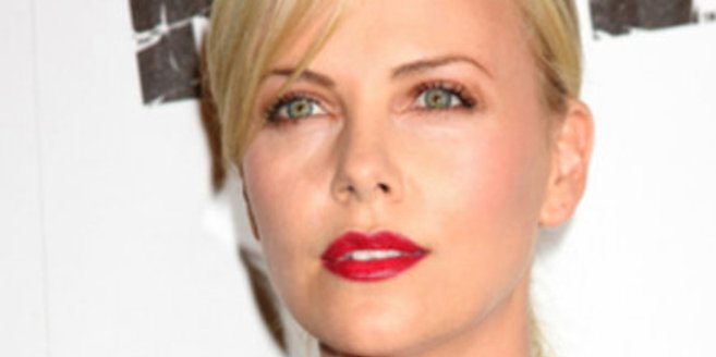Charlize Theron und ihre kleine Familie Charlize Theron und ihre kleine Familie
