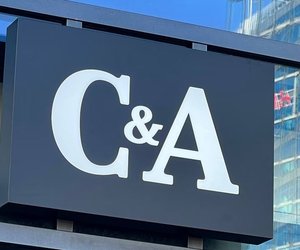 Dieser cremefarbene Jeansrock von C&A ist ein Must-have für Hermine-Granger-Fans