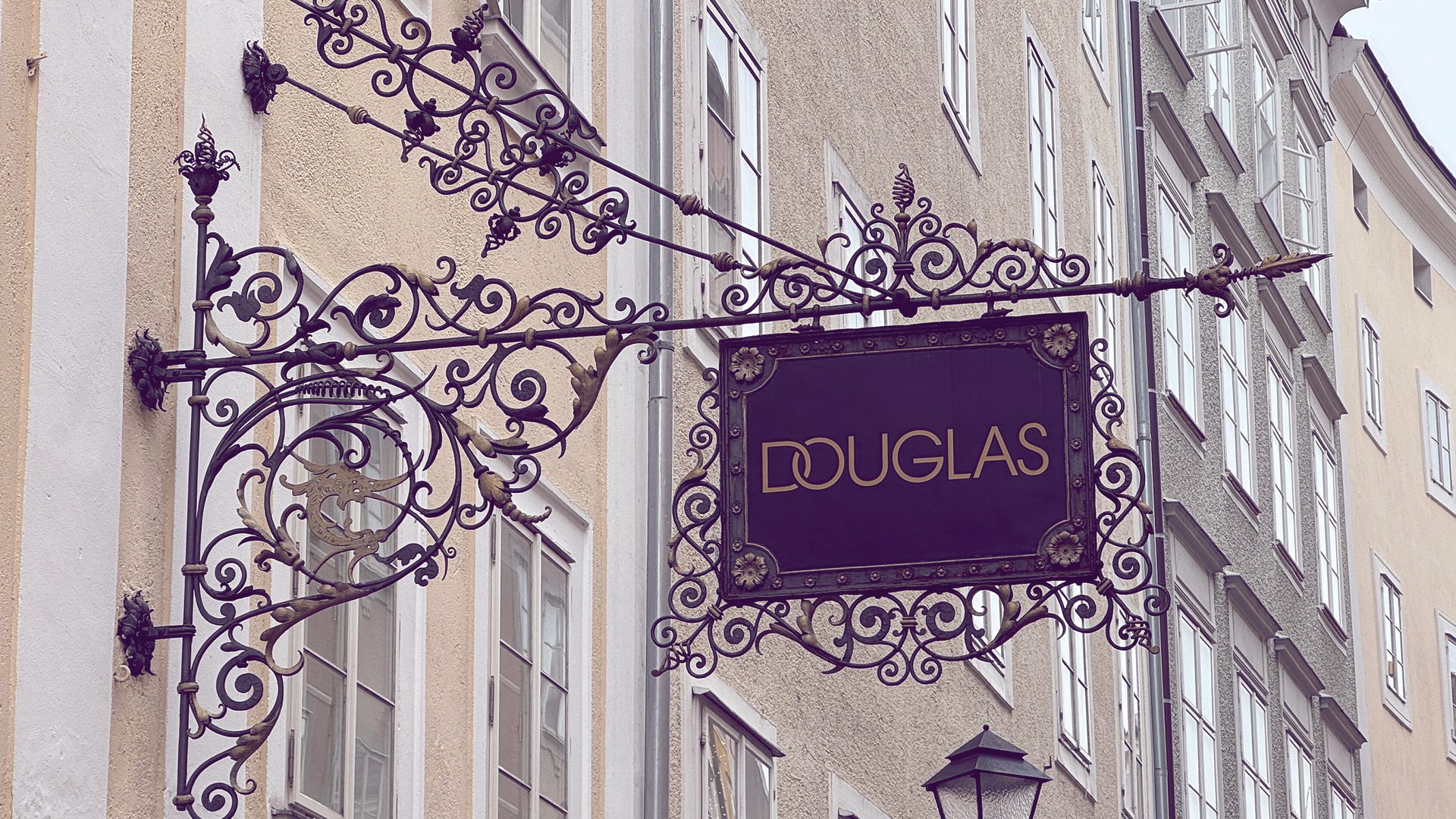 Diese-Parfumsets-sind-bei-Douglas-zu-Weihnachten-der-absolute-Hit-und-wir-verstehen-warum