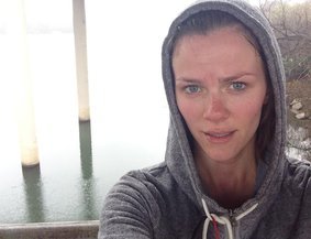 Brooklyn Decker mit Kapuze Brooklyn Decker mit Kapuze