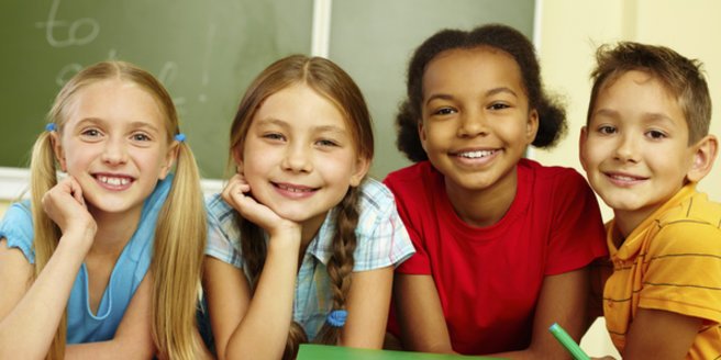 Englisch lernen: Schüler lernen gemeinsam. Englisch lernen: Schüler lernen gemeinsam.