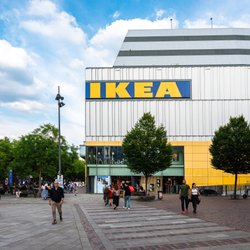 Perfekt ausgestattet nach einem Tag am See: Die günstige wasserdichte Tasche von Ikea