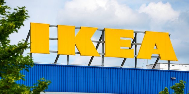 Die beigefarbene Hängeleuchte von Ikea mit außergewöhnlichem Retro-Design