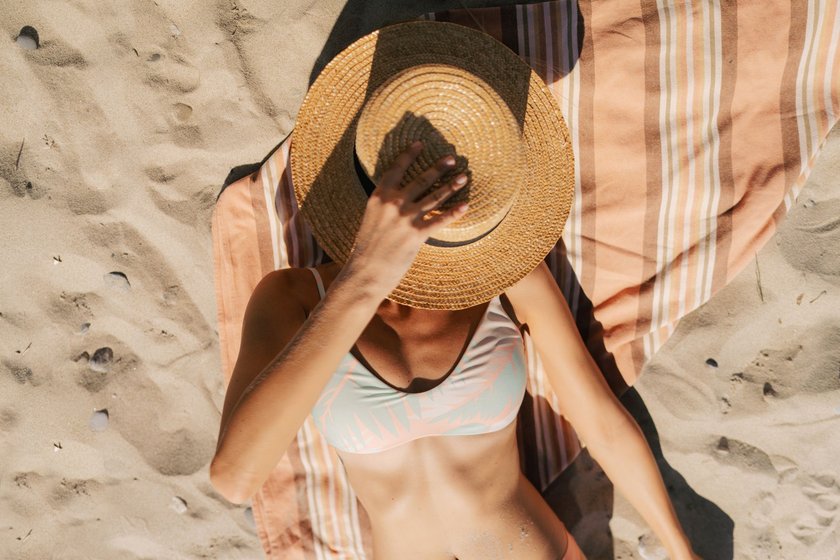 7 Sonnencreme-Fehler, die fast jeder macht (und die deine Haut hasst)