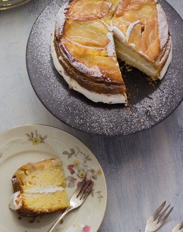 Unwiderstehlich: Apfeltorte mit Polenta und Calvados Unwiderstehlich: Apfeltorte mit Polenta und Calvados