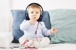 Baby, 6 Monate: Verstehen ist kein Problem mehr. Baby, 6 Monate: Verstehen ist kein Problem mehr.