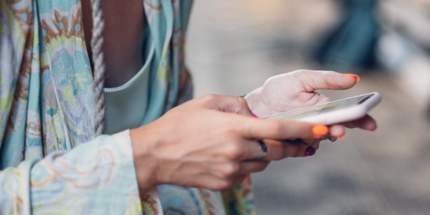 „Two-Tone-Nails” sind der coolste Maniküre-Trend in diesem Sommer