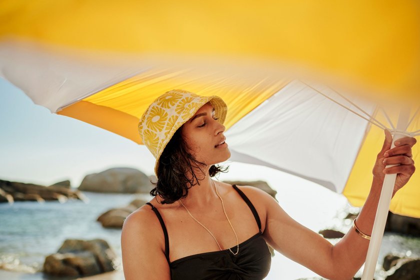 7 Sonnencreme-Fehler, die fast jeder macht (und die deine Haut hasst)