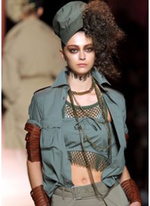 Bauchfreie Models bei Fashion Week Bauchfreie Models bei Fashion Week
