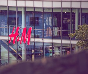 Herbst-Highlight: An dieser Bluse von H&M kommt jetzt keiner vorbei!