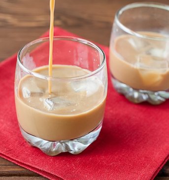 Nutella Rezepte_Likör_iStock_Denis_Vermenko Nutella Rezepte_Likör_iStock_Denis_Vermenko