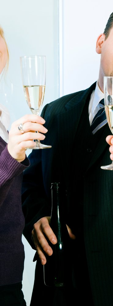 Darf man beim Geburtstag im Büro Sekt trinken? Darf man beim Geburtstag im Büro Sekt trinken?