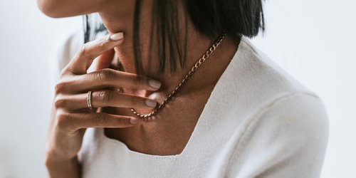 Schmuck reinigen und pflegen: Mit diesen einfachen Tipps strahlen deine Lieblingsstücke wie neu!