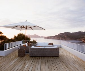 Sonnenschutz auf dem Balkon? Diese tollen Produkte funktionieren ganz ohne Bohren
