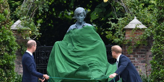 Diana-Statue enthüllt: So enttäuscht sind die Fans!