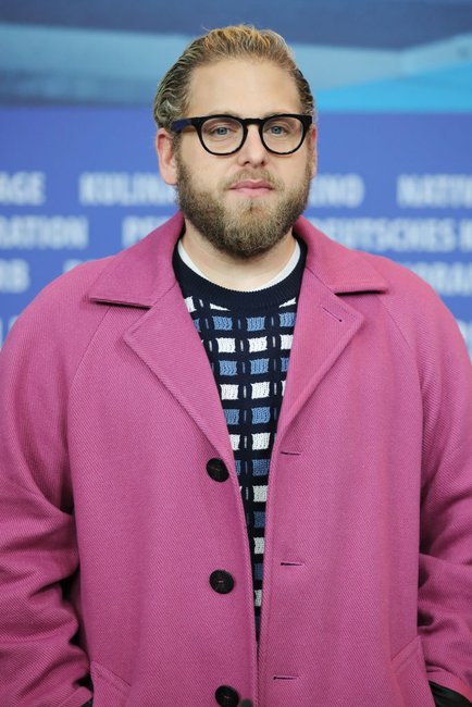 Schauspieler mit brille und amerikanischer glatze Hot Instagram