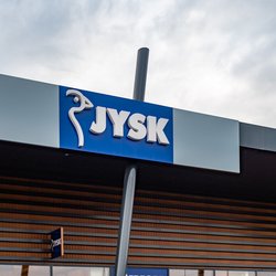 Skandinavischer Charme: Dieser Sockel von Jysk peppt jede Ecke auf