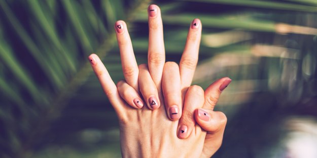 Kurze Nägel: Tipps zur Pflege & Inspiration für deine Maniküre
