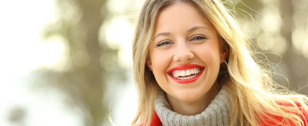 7 einfache Mittel für strahlend weiße Zähne