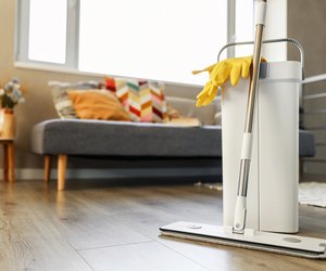 Hausmittel für glänzende Böden: So wischst du ohne Chemie strahlend sauber